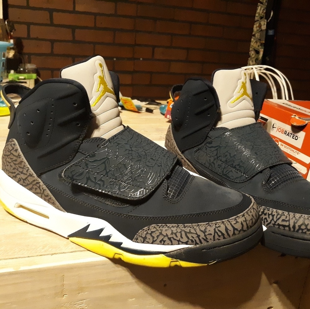 Mens Size 13 Air Jordan Son of Mars Shoes